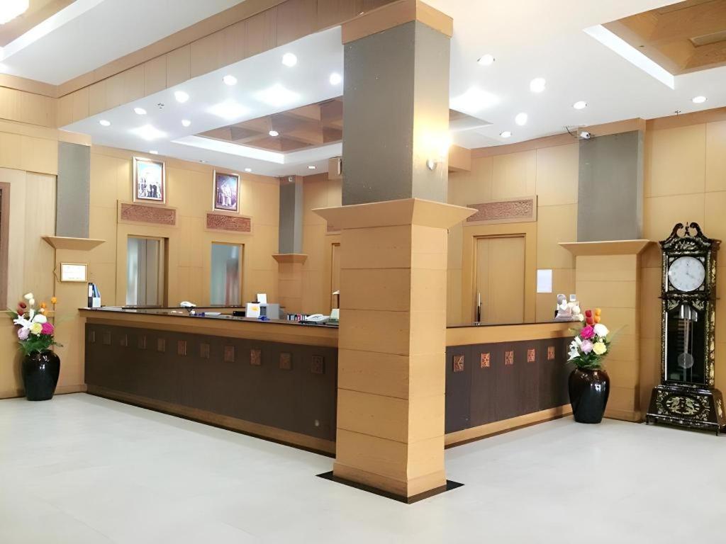 The Rich Hotel Nonthaburi Exterior foto
